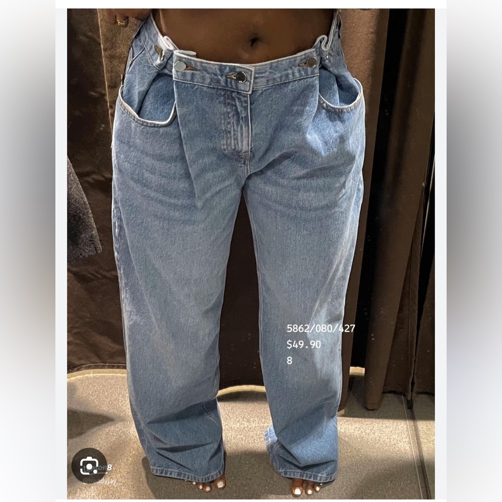 Nwt Zara straight wide Denim Jeans with extra waisted buttons.